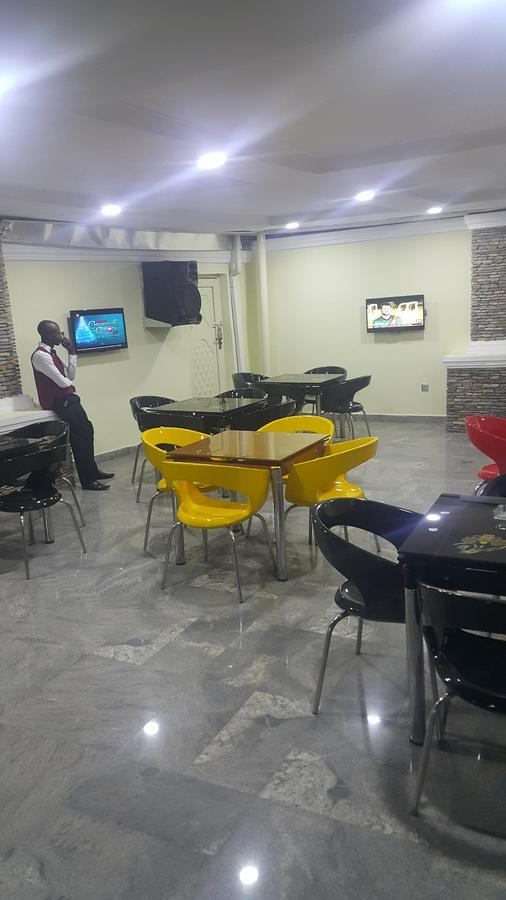 Immaculate Platinum Hotel Abuja Exterior foto