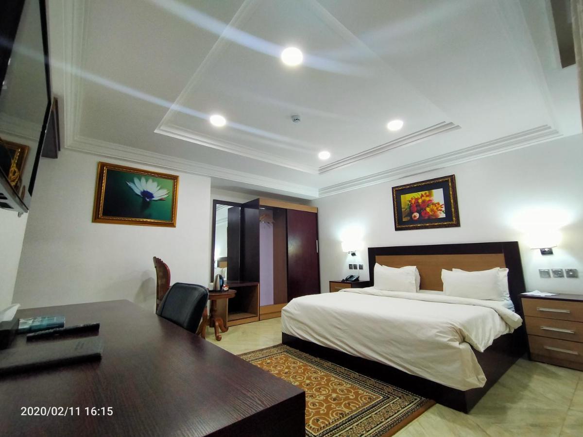 Immaculate Platinum Hotel Abuja Exterior foto